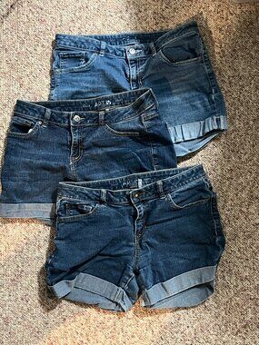 APT. 9 Women’s Denim Shorts Lot Size 8 Short (3 Pairs)